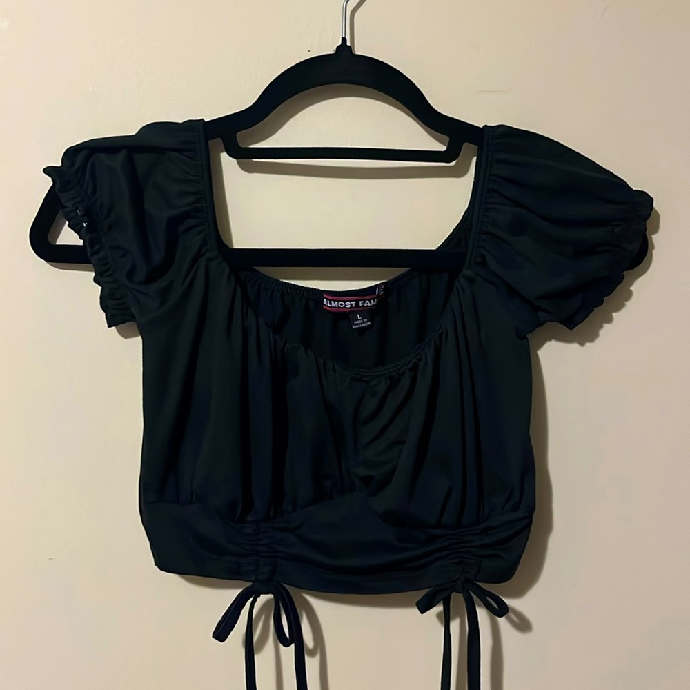 Black short sleeve crop top!